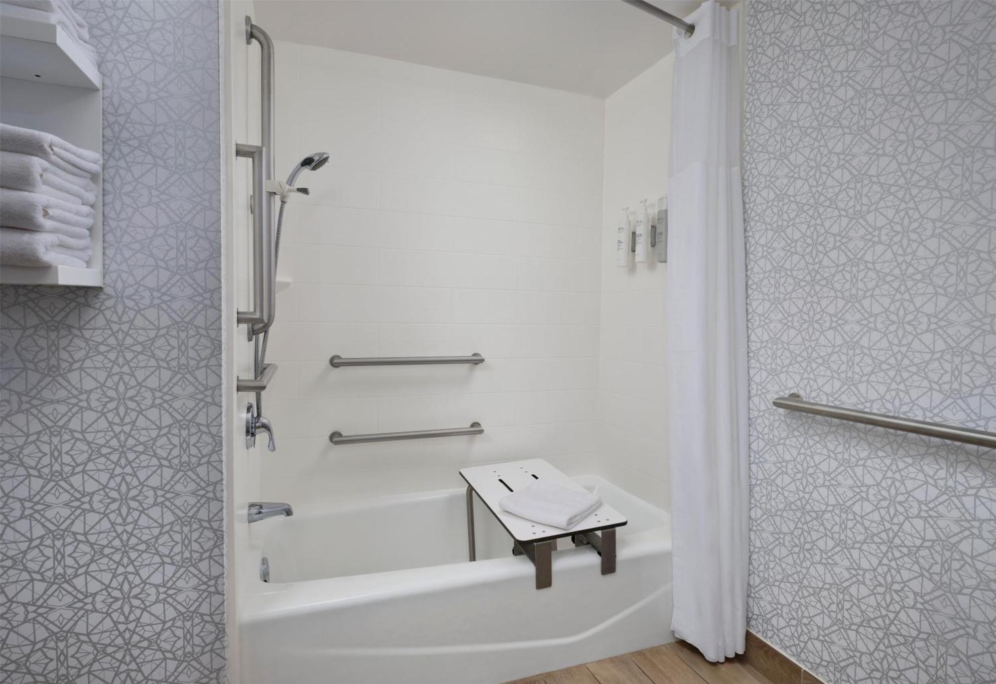 King Room Accessible Tub Mobility Hearing Access or Non-Smoking,1710606170:JPEG